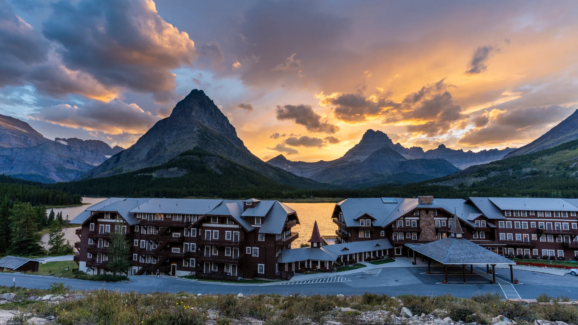 Hotels Near Glacier National Park Airport www.glaciernationalparklodges.com